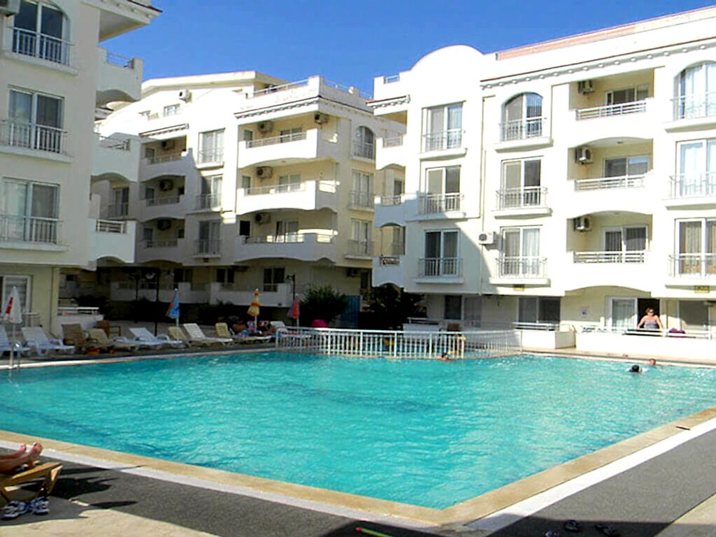 Clover Court Sitesi